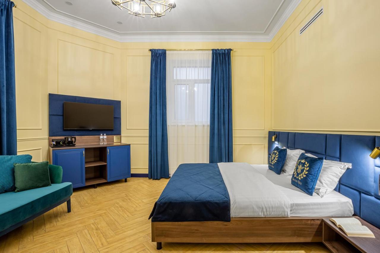 Hotel Queen Bee *