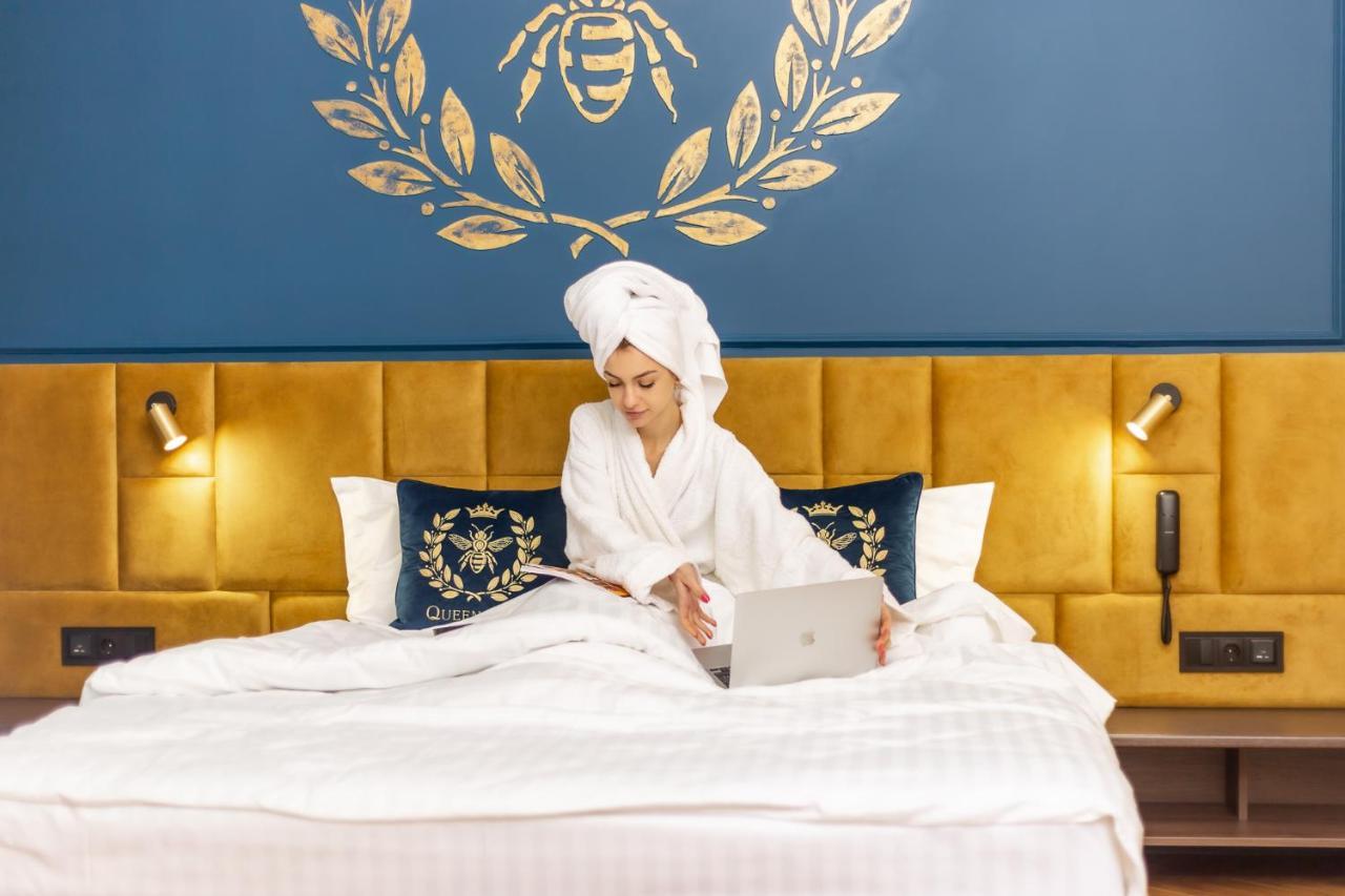 Queen Bee Kyiv