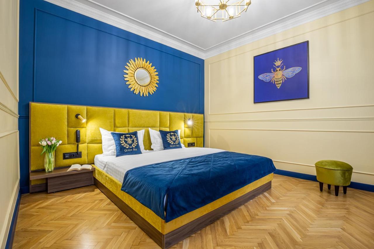 Queen Bee * Kyiv